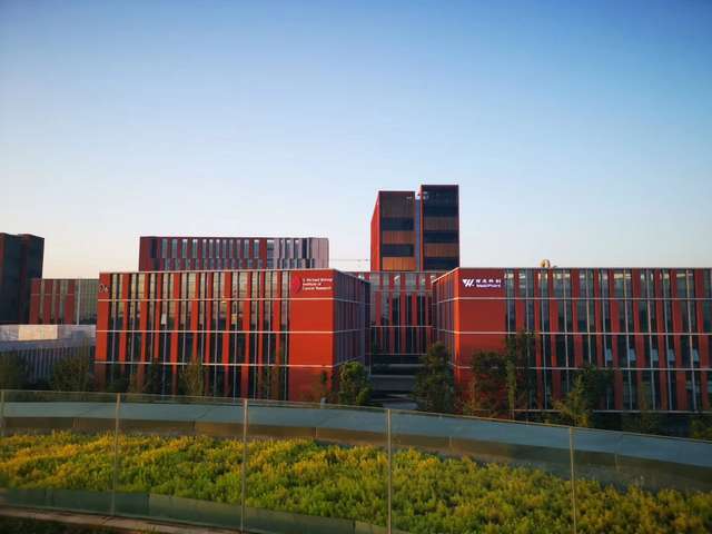 昆明舒适欢乐世界好玩吗