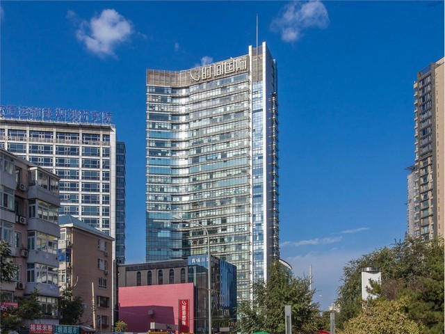 上海城市的绿墙景观